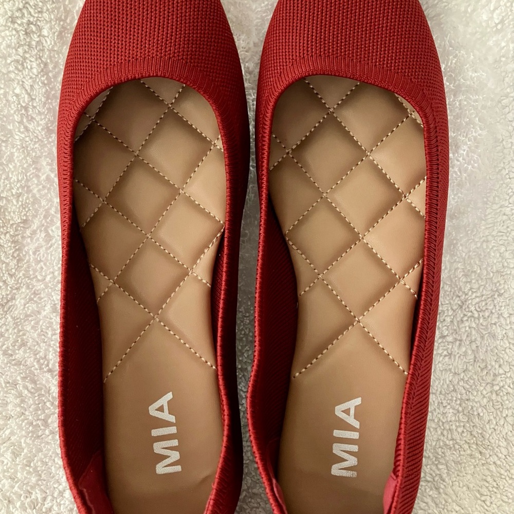 MIA Women's Scarlet Red Flats. Brand new! Never worn.